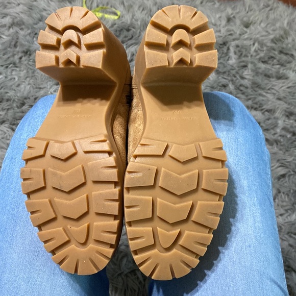 MARC FISHER WOMEN SUEDE HEELED COMBAT BOOTS. SIZE 6M. - Picture 6 of 8